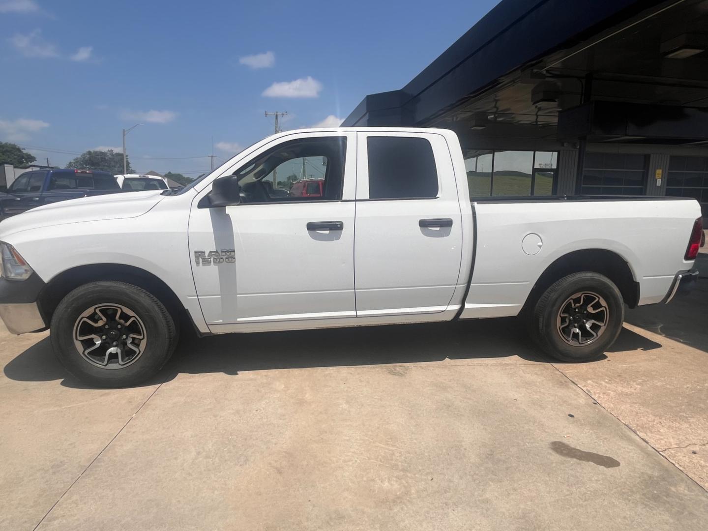 2018 WHITE RAM 1500 Tradesman Quad Cab 2WD (1C6RR6FG9JS) with an 3.6L V6 DOHC 24V FFV engine, 8A transmission, located at 8101 E. Skelly Dr., Tulsa, OK, 74129, (918) 592-3593, 36.121891, -95.888802 - Photo#2